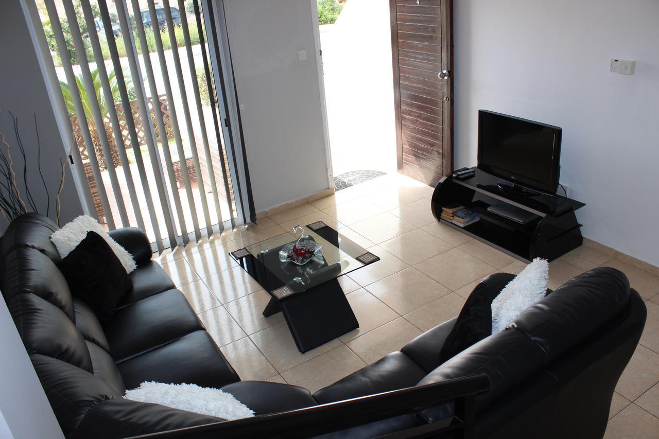 Diana Townhouse 2 Apartment Пафос Екстериор снимка